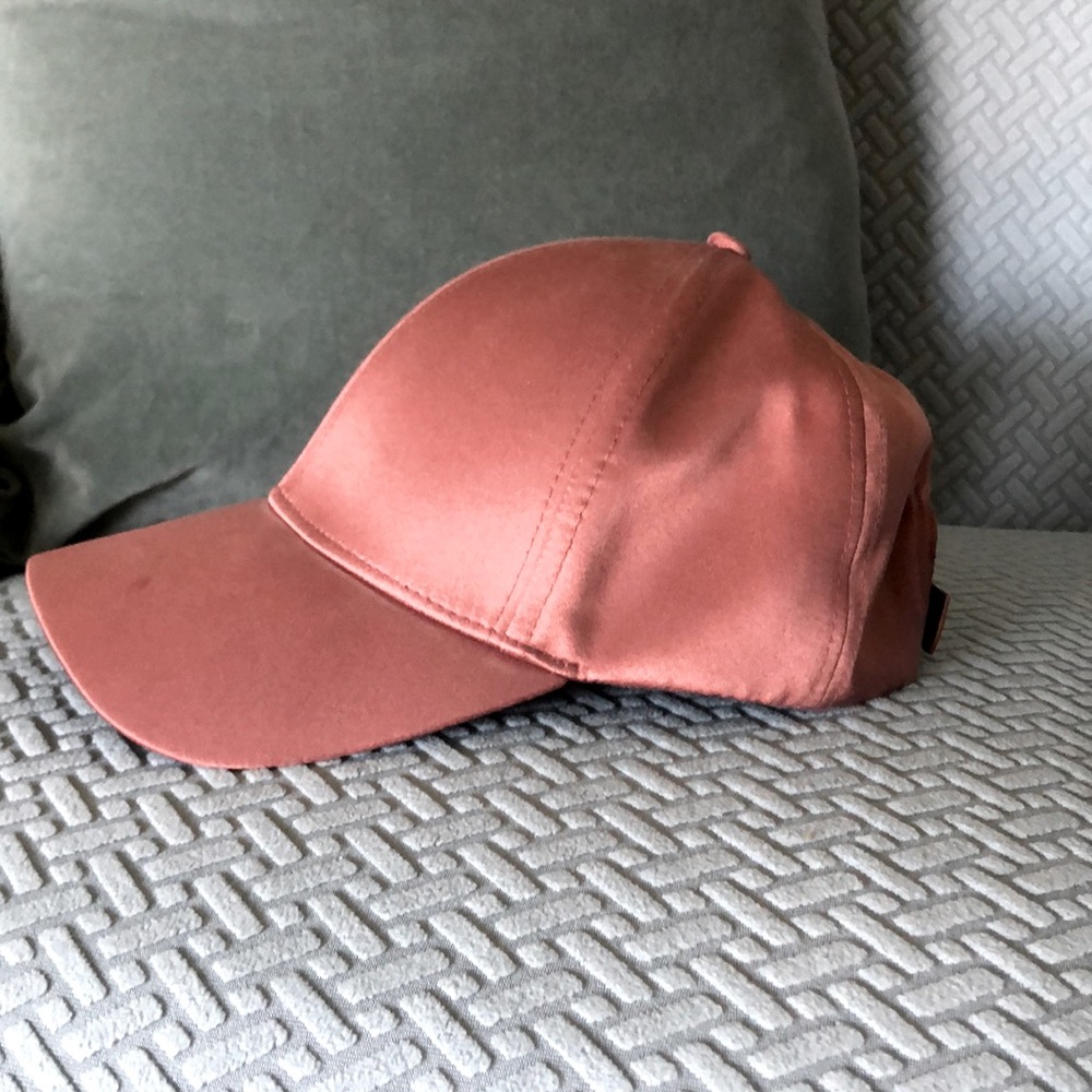 Women’s pink hat for sale!